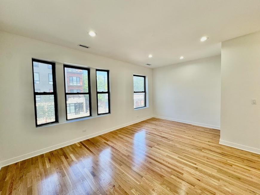 1411 W Lunt Ave - Photo 4 of 10