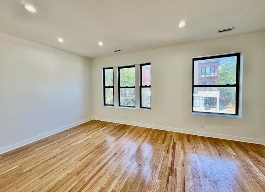 1411 W Lunt Ave - Photo 5 of 10