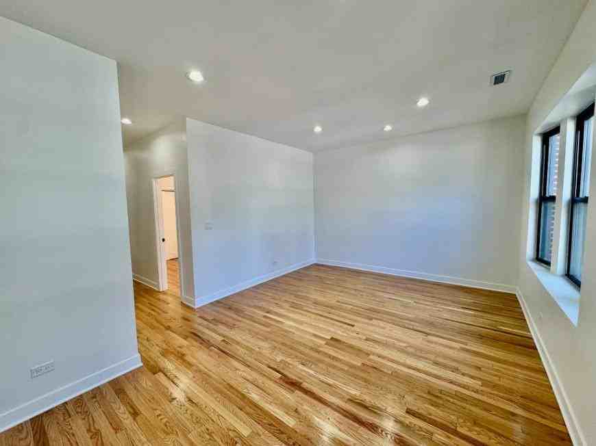 1411 W Lunt Ave - Photo 6 of 10