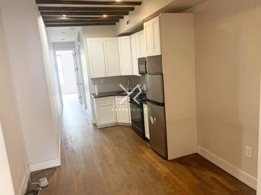 787 Hart St - Photo 2 of 10