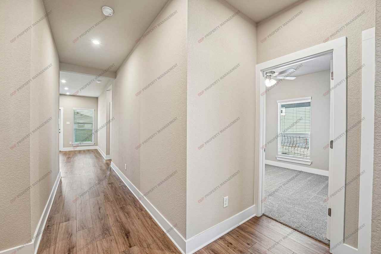 8903 Fritz Creek Dr - Photo 6 of 35