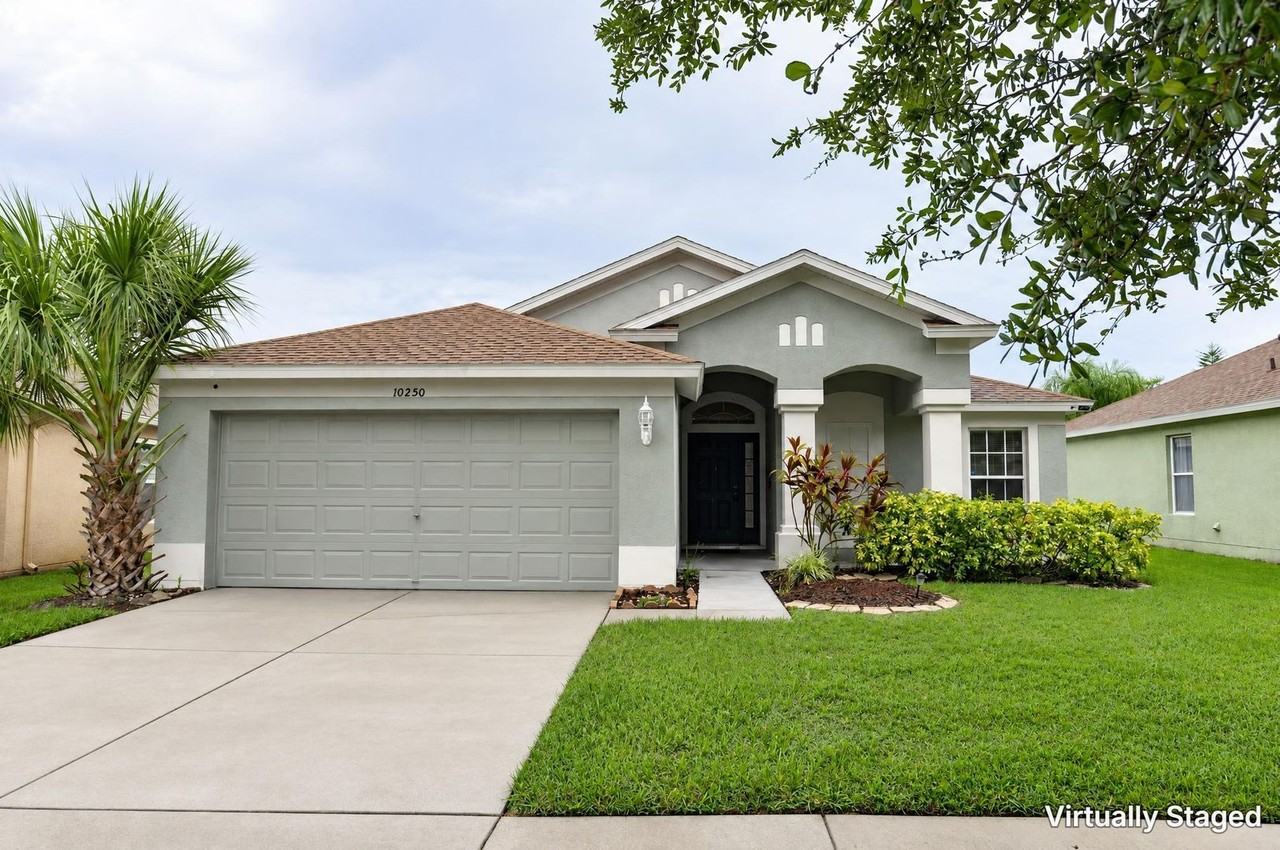 10250 Hunters Haven Blvd - Photo 2 of 35