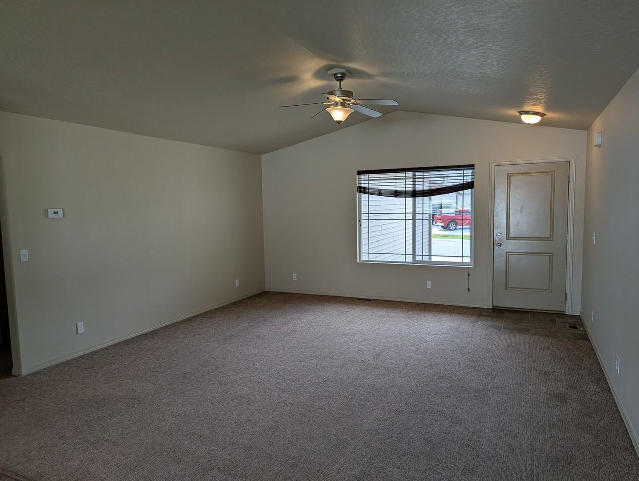 7290 N Bandon Ln - Photo 3 of 14
