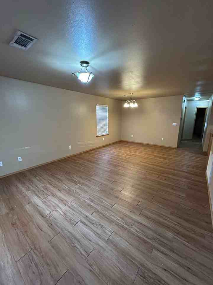 253 S Fairbanks Ave - Photo 2 of 19