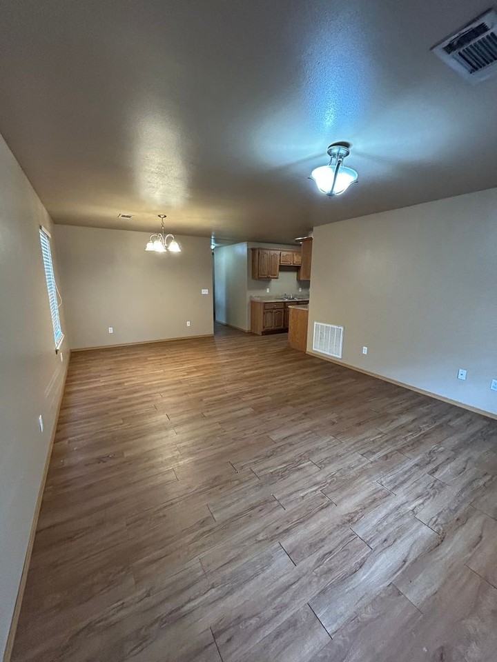 253 S Fairbanks Ave - Photo 3 of 19