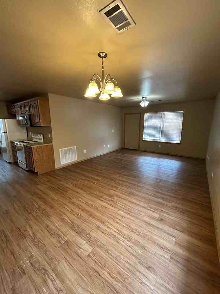 253 S Fairbanks Ave - Photo 4 of 19