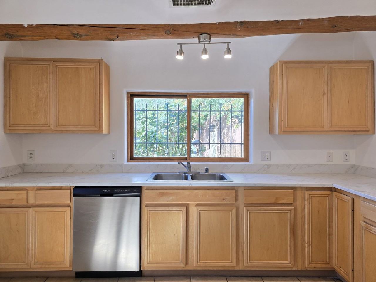 620 1/2 Alto St - Photo 4 of 21