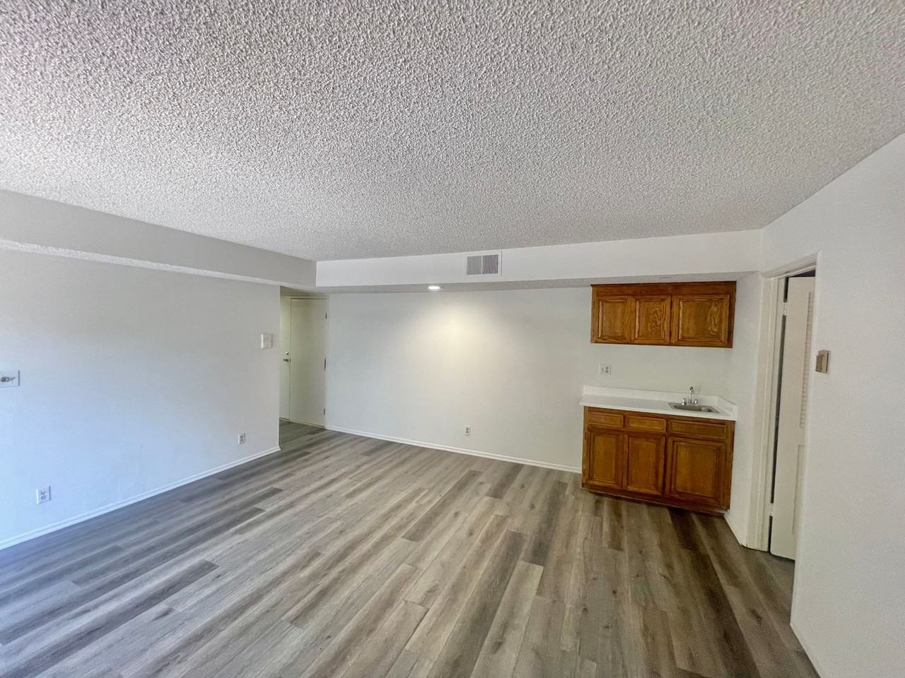 12120 Texas Ave - Photo 5 of 11