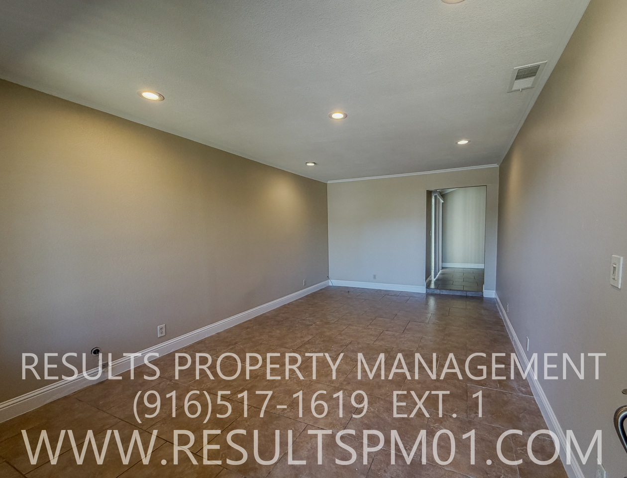 5568 Hillsdale Blvd - Photo 4 of 15