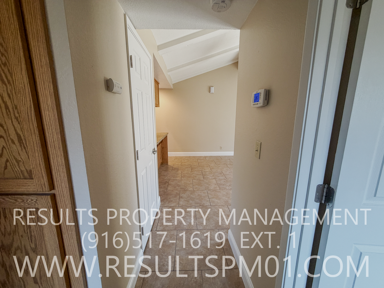 5568 Hillsdale Blvd - Photo 7 of 15
