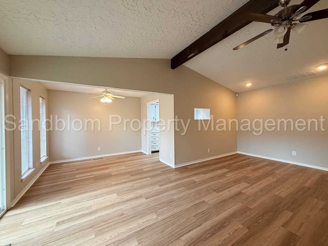 9228 S Norwood Ave - Photo 4 of 17