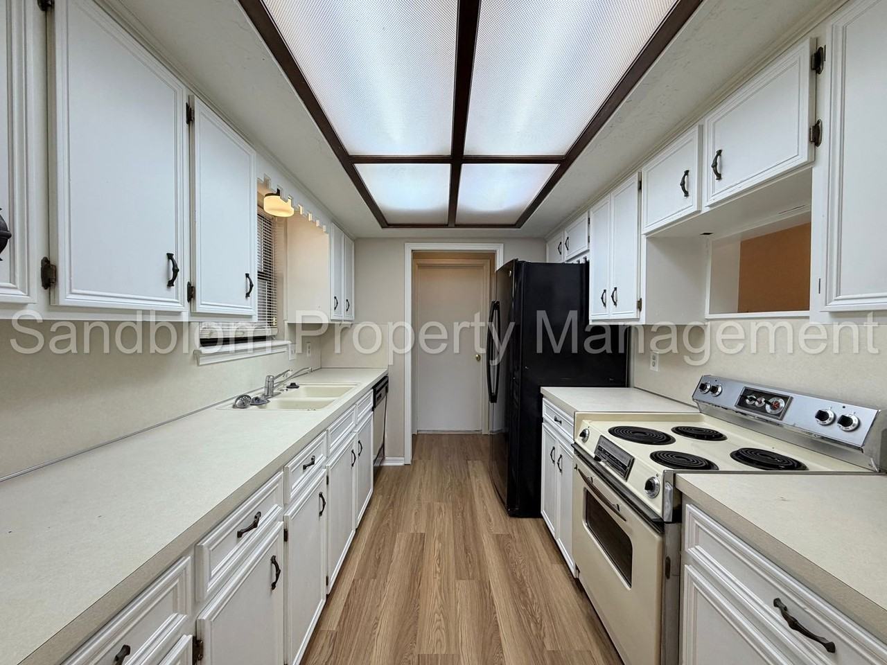 9228 S Norwood Ave - Photo 5 of 17
