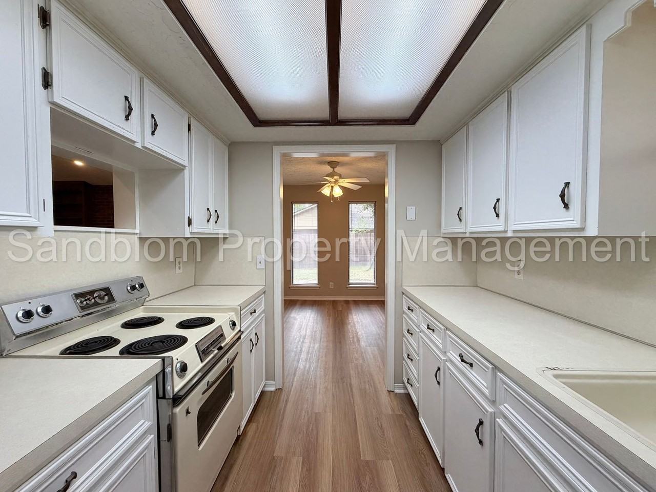 9228 S Norwood Ave - Photo 6 of 17