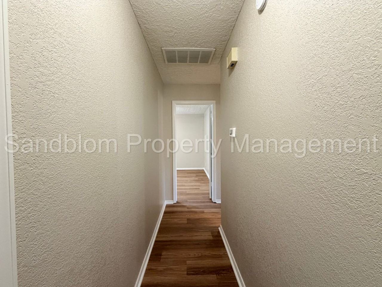 9228 S Norwood Ave - Photo 7 of 17