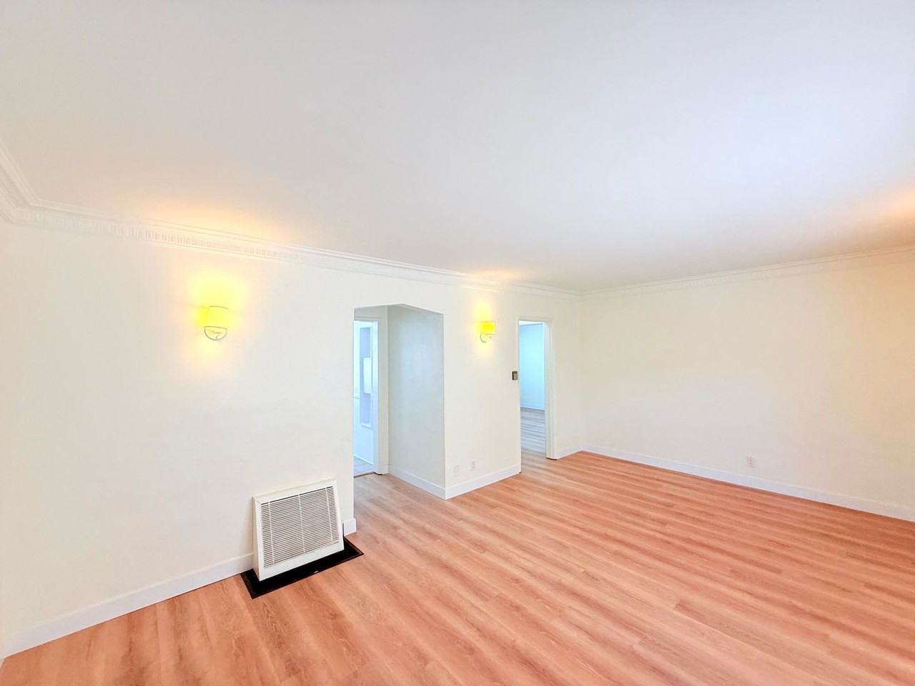 626 1/2 N Spaulding Ave - Photo 5 of 25