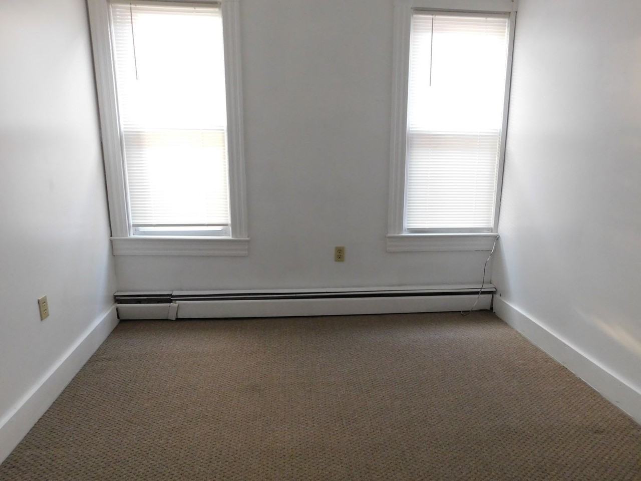 214 Grand Ave - Photo 5 of 12