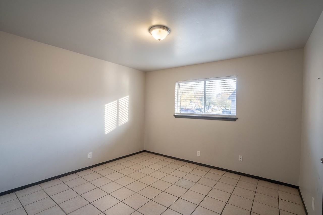 1072 N Irvington Ave Apt A - Photo 3 of 7