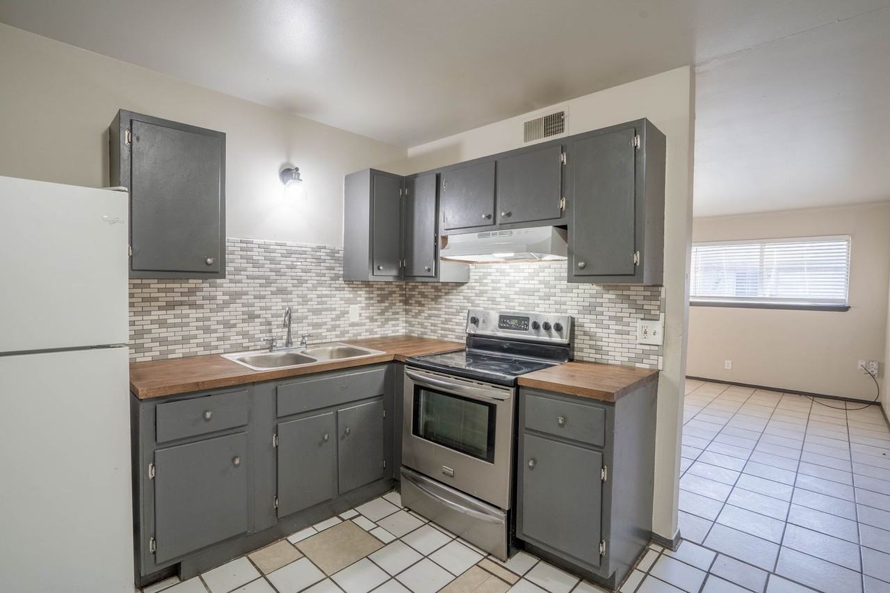 1072 N Irvington Ave Apt A - Photo 5 of 7