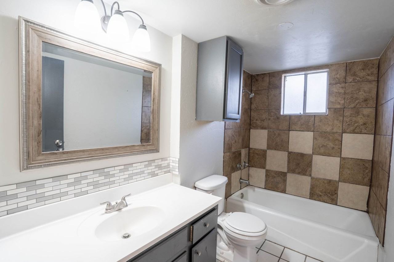 1072 N Irvington Ave Apt A - Photo 7 of 7