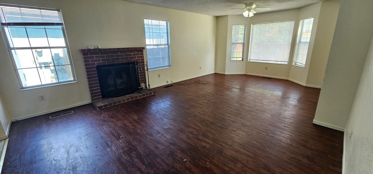 1618 Bluehaven Dr - Photo 2 of 26