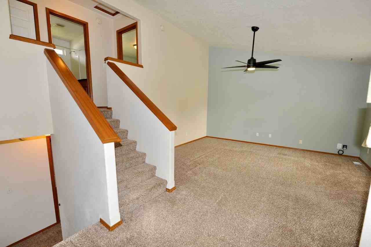 7682 N Joanna Dr - Photo 4 of 38