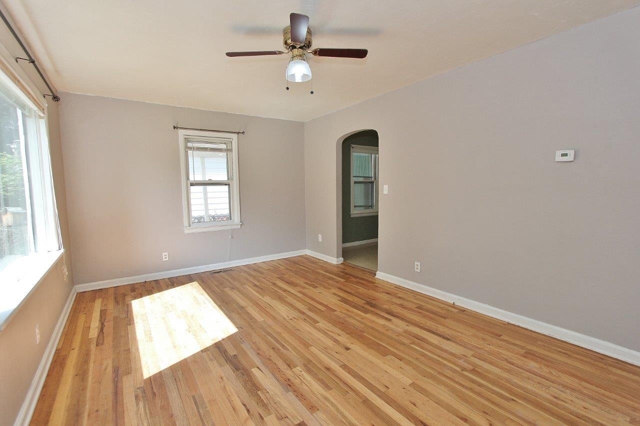 1605 W Reinhart Dr - Photo 2 of 21