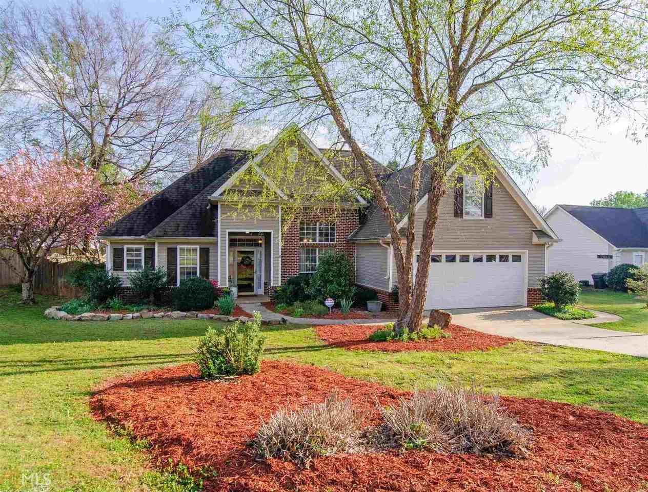 153 Kingsbrook Cir - Photo 2 of 50