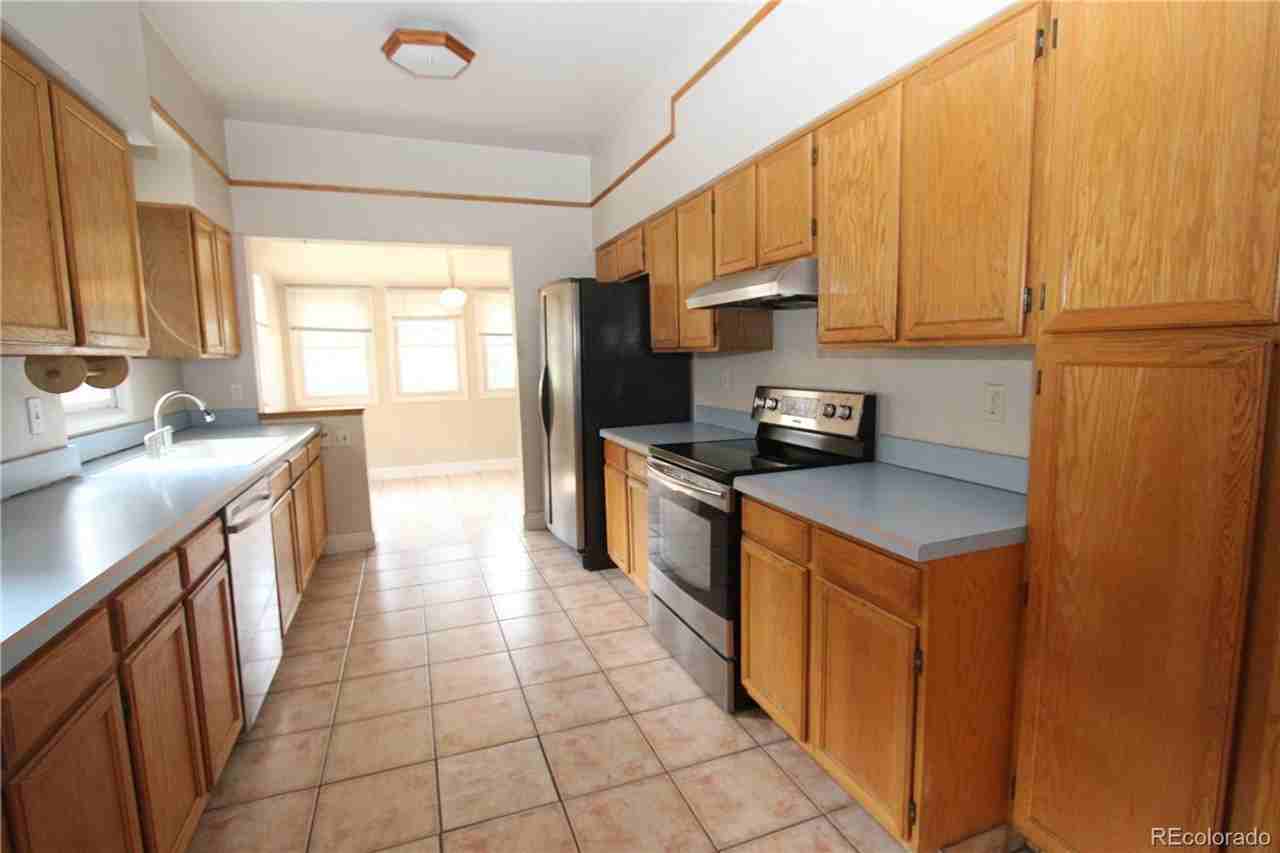 1375 Madison St - Photo 4 of 12