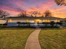 featured image of 1429 Bellaire Dr