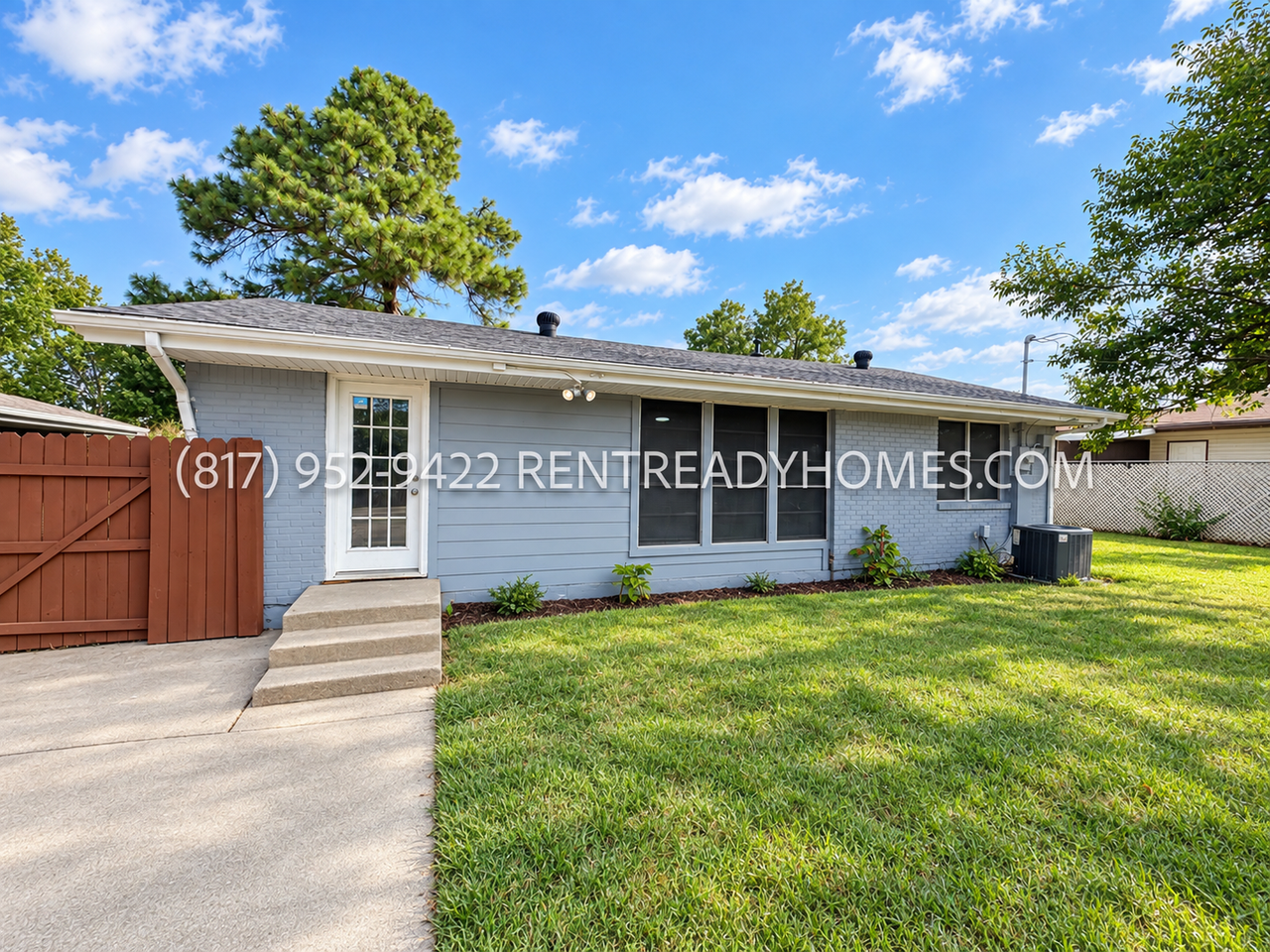 1429 Bellaire Dr - Photo 2 of 13