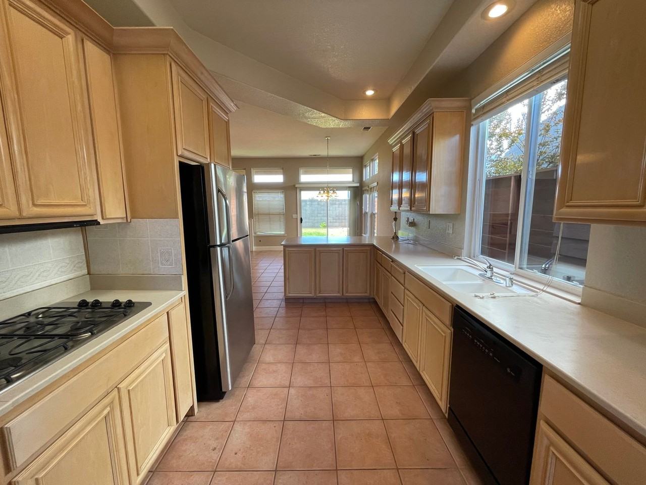 1621 Linnea Ln - Photo 3 of 19