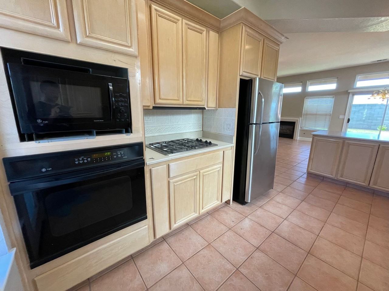 1621 Linnea Ln - Photo 7 of 19
