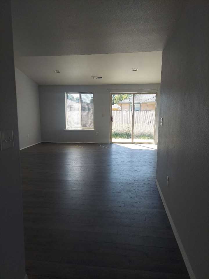 365 Bradley Way - Photo 2 of 13