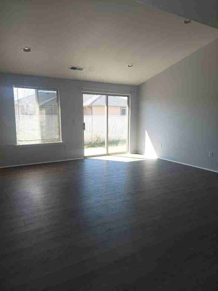 365 Bradley Way - Photo 3 of 13