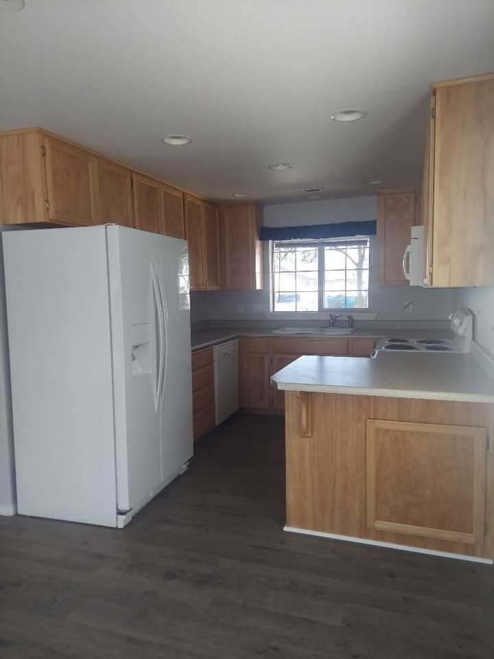 365 Bradley Way - Photo 4 of 13
