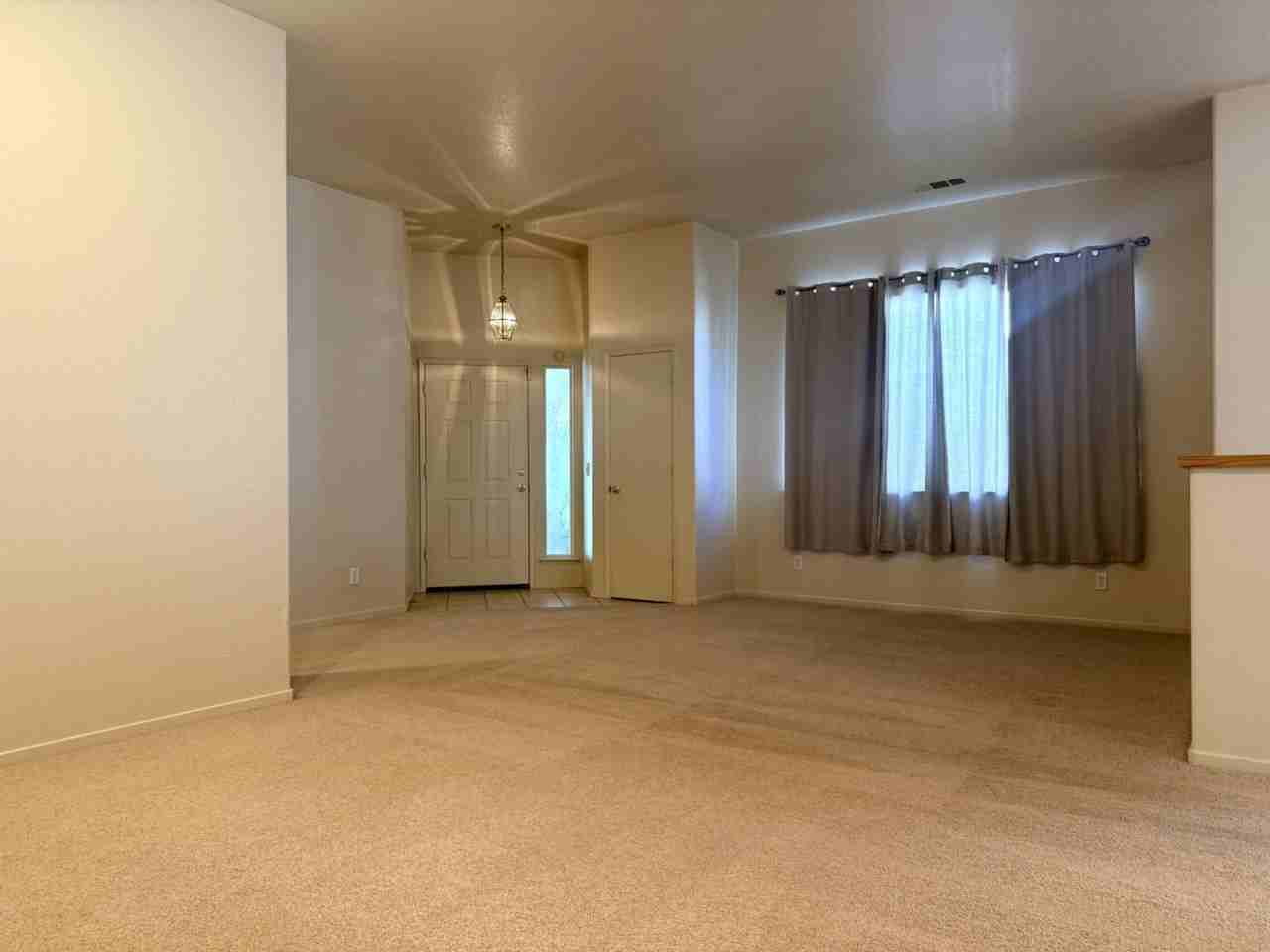 1823 Edgewood Ct - Photo 4 of 27