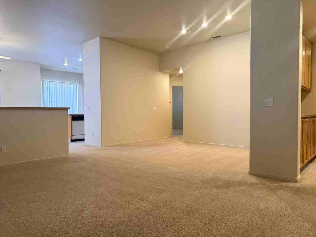 1823 Edgewood Ct - Photo 5 of 27
