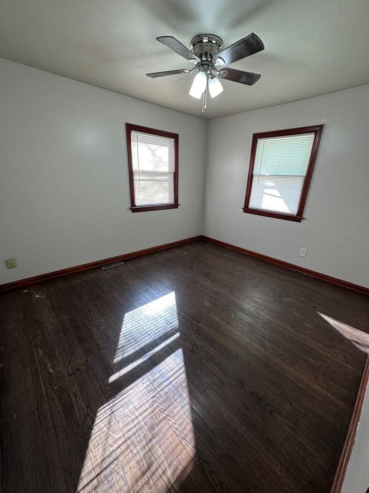 840 N Belmont Ave - Photo 2 of 10