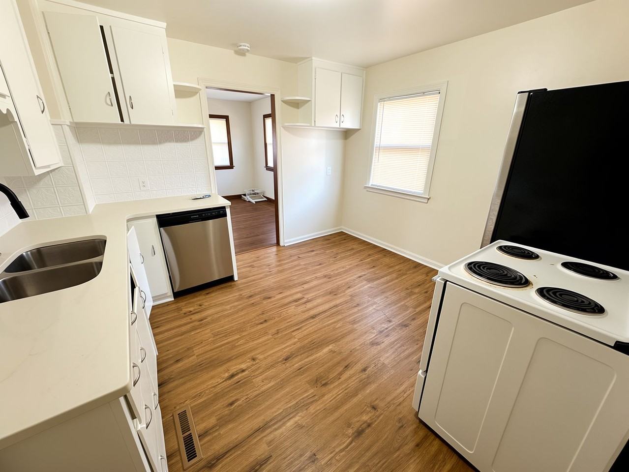 840 N Belmont Ave - Photo 6 of 10