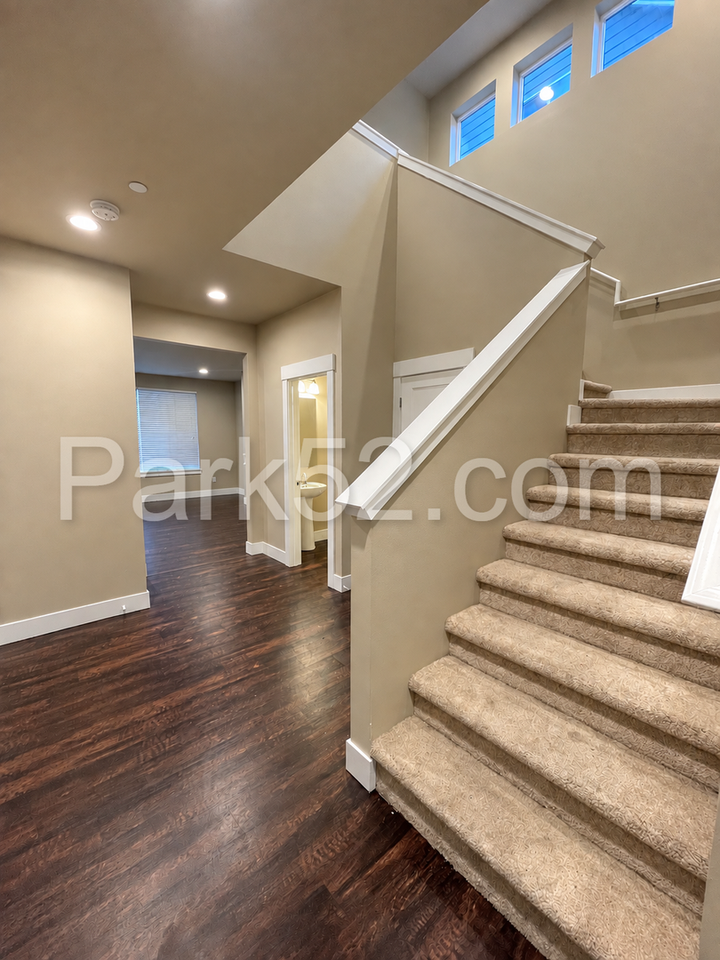 1548 Onyx St Se - Photo 2 of 23