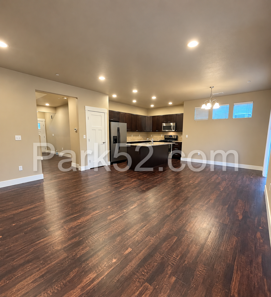 1548 Onyx St Se - Photo 6 of 23