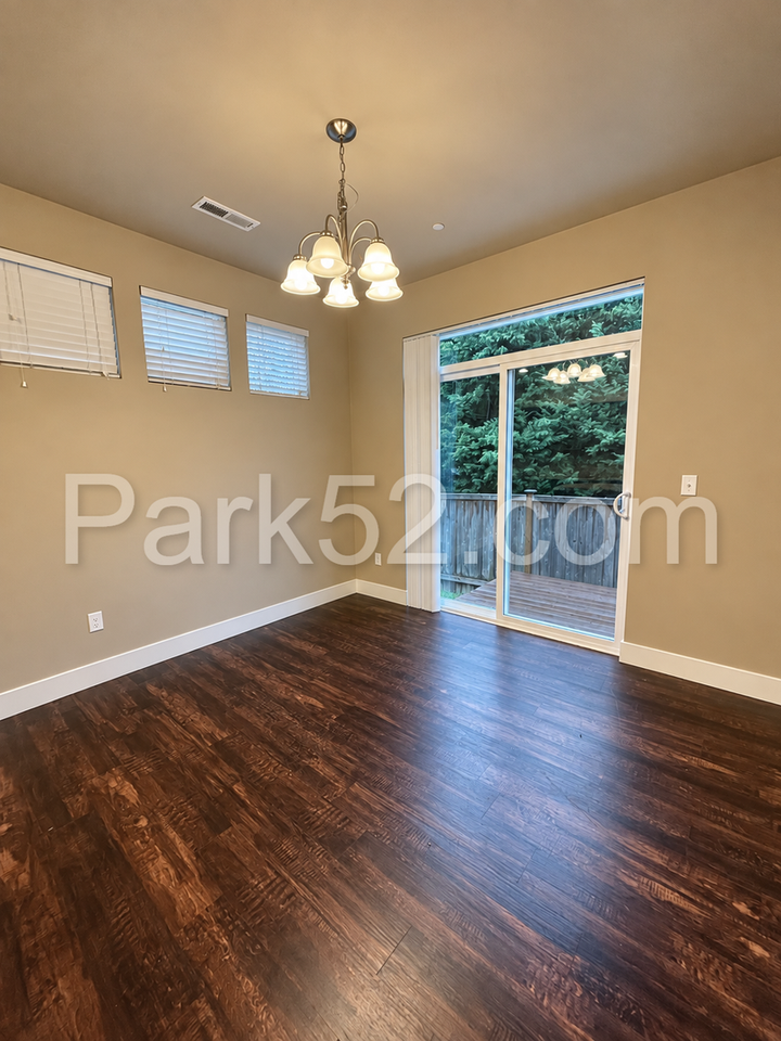 1548 Onyx St Se - Photo 7 of 23
