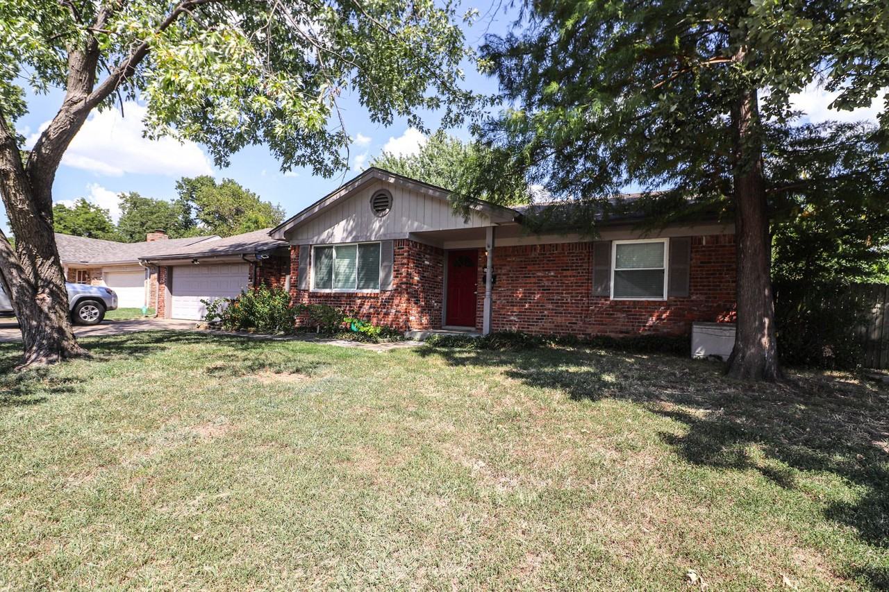 5621 S 75th East Pl - Photo 4 of 32