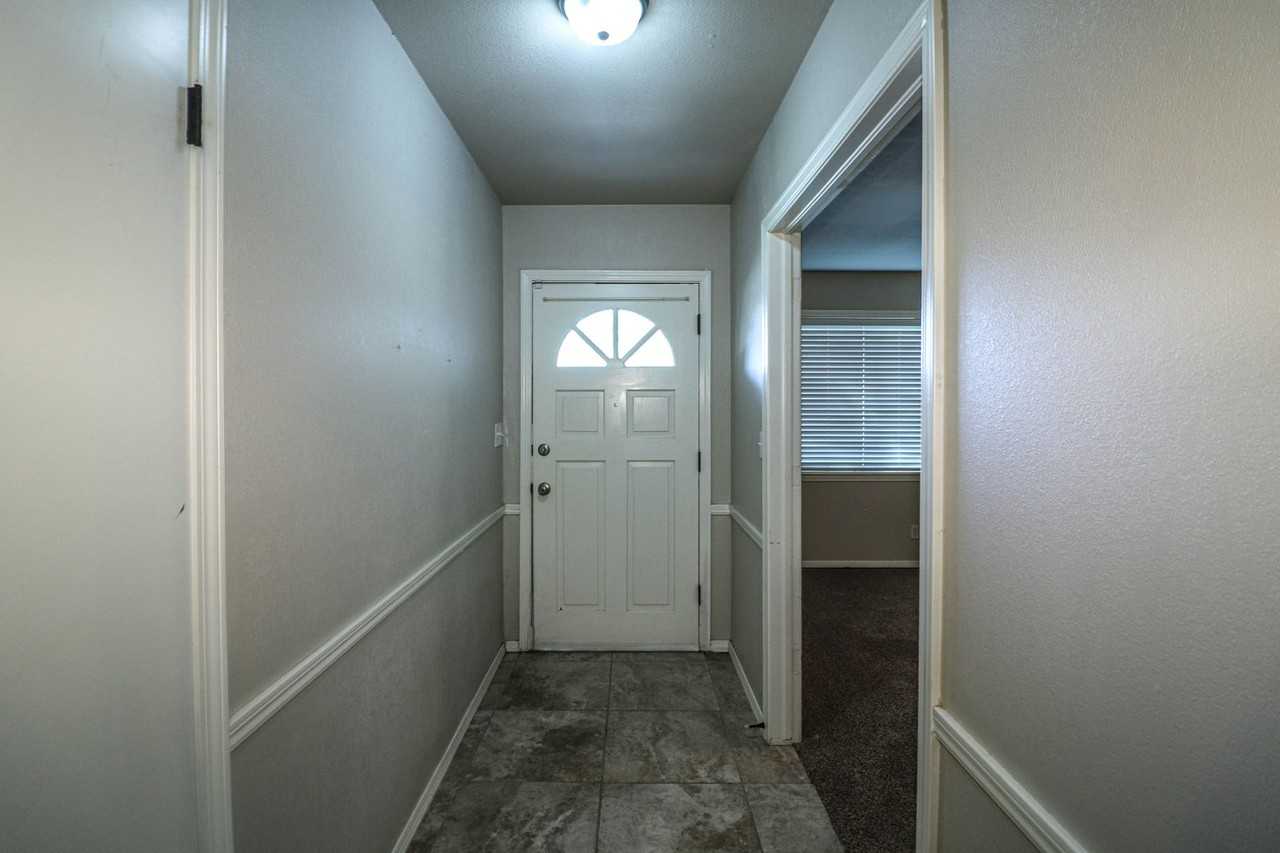5621 S 75th East Pl - Photo 5 of 32