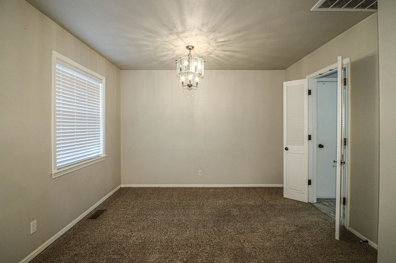 5621 S 75th East Pl - Photo 6 of 32