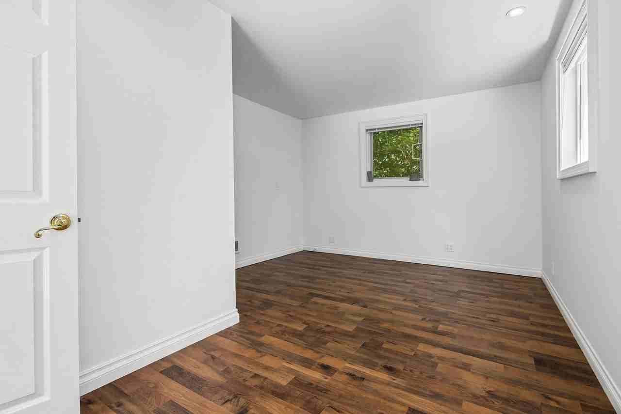 8760B Grand Ave Ne - Photo 2 of 5