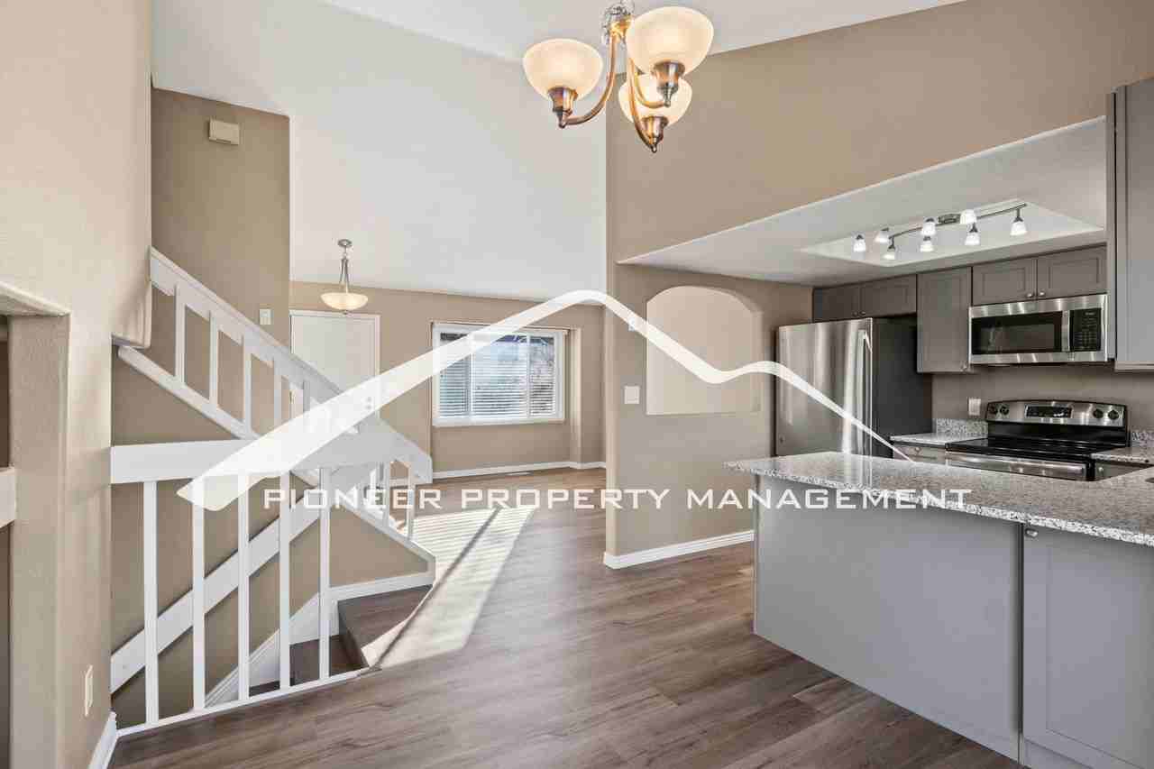 3020 Mirage Dr - Photo 4 of 24