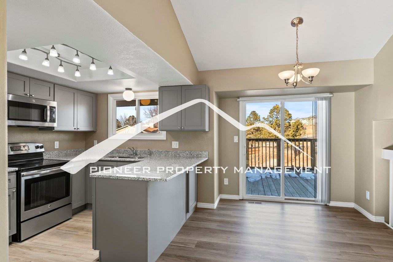 3020 Mirage Dr - Photo 5 of 24