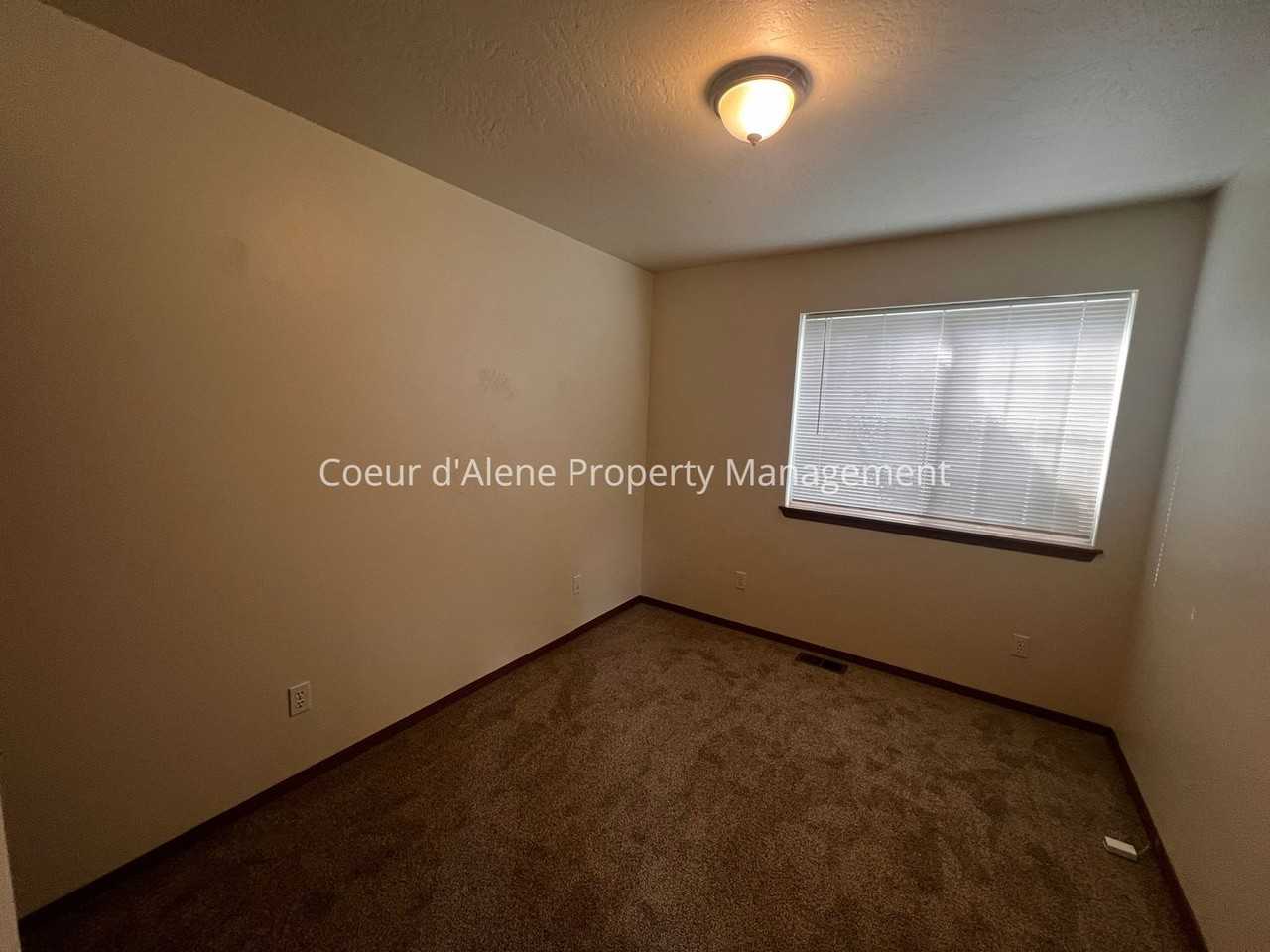 3290 N 11th St - Photo 3 of 15