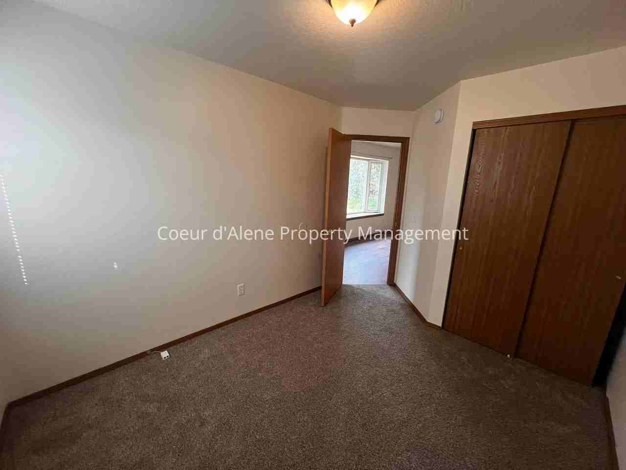 3290 N 11th St - Photo 4 of 15